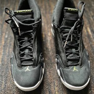 Jordan 14 Retro ‘Indiglo’

Size 10

Still in good condition

Box included